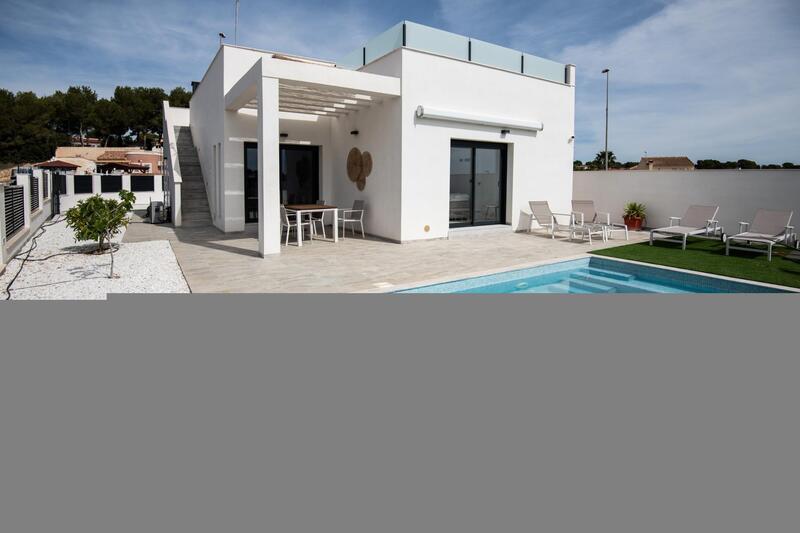вилла продается в Pilar de la Horadada, Alicante