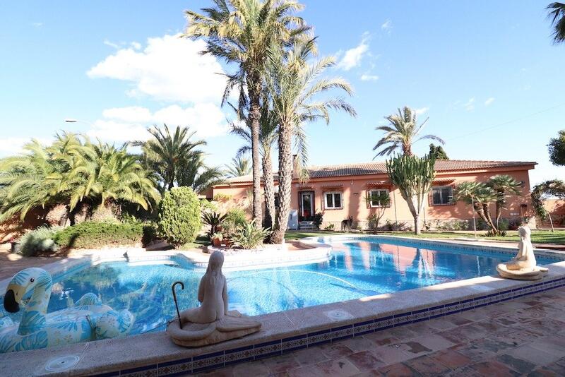 Cave House for sale in Torrevieja, Alicante