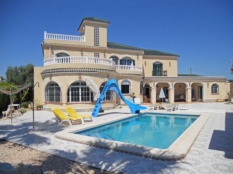Villa en venta en Torrevieja, Alicante