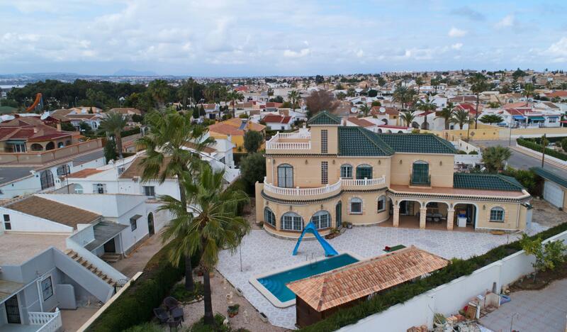 6 Cuarto Villa en venta