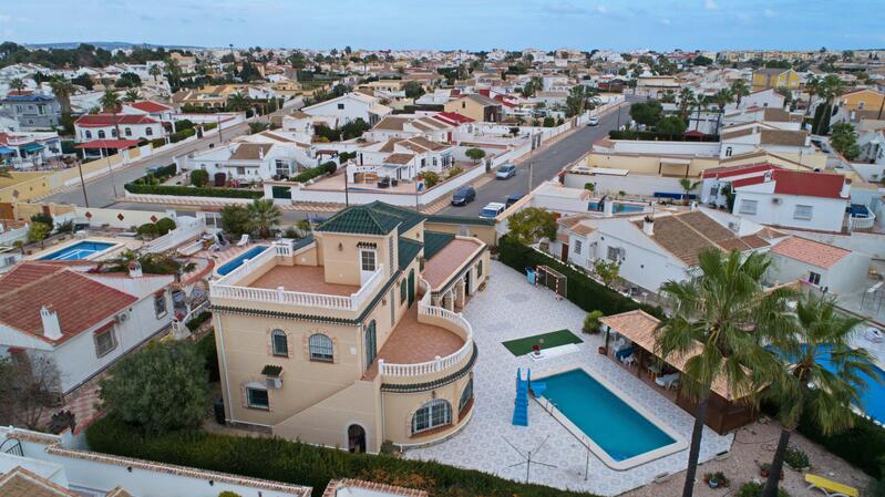 6 Cuarto Villa en venta
