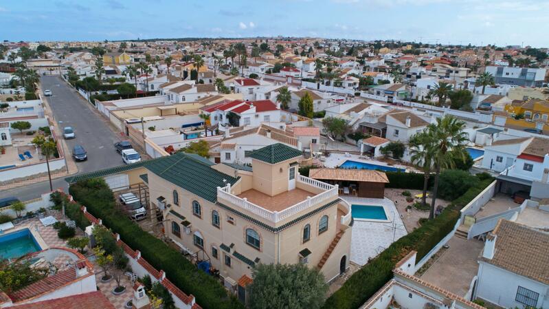 6 Cuarto Villa en venta