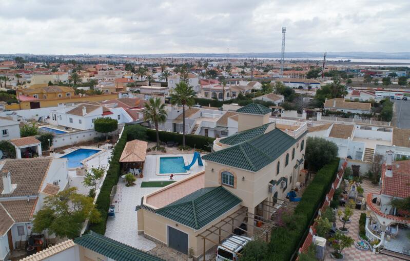 6 Cuarto Villa en venta
