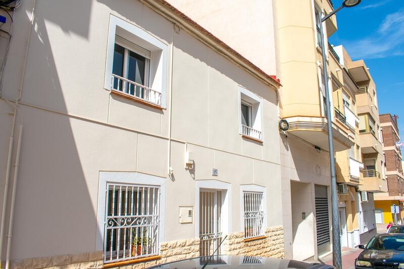 3 Schlafzimmer Stadthaus zu verkaufen