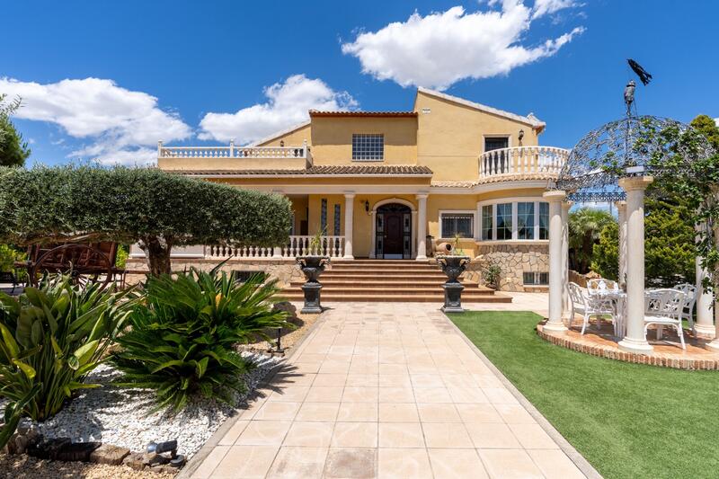 Villa til salg i San Vicente del Raspeig, Alicante