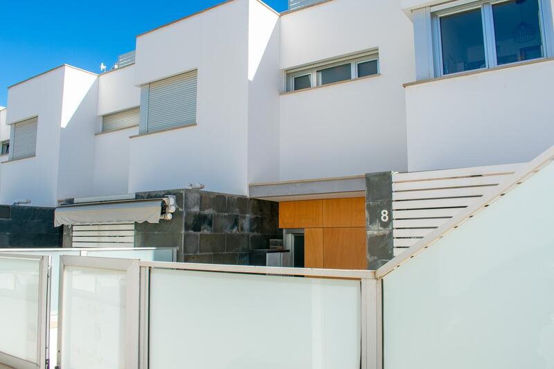4 bedroom Townhouse for sale