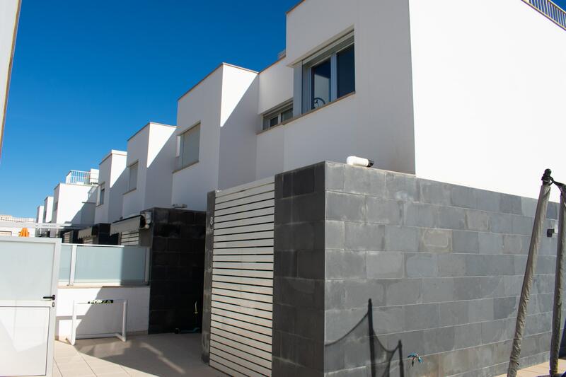 4 bedroom Townhouse for sale