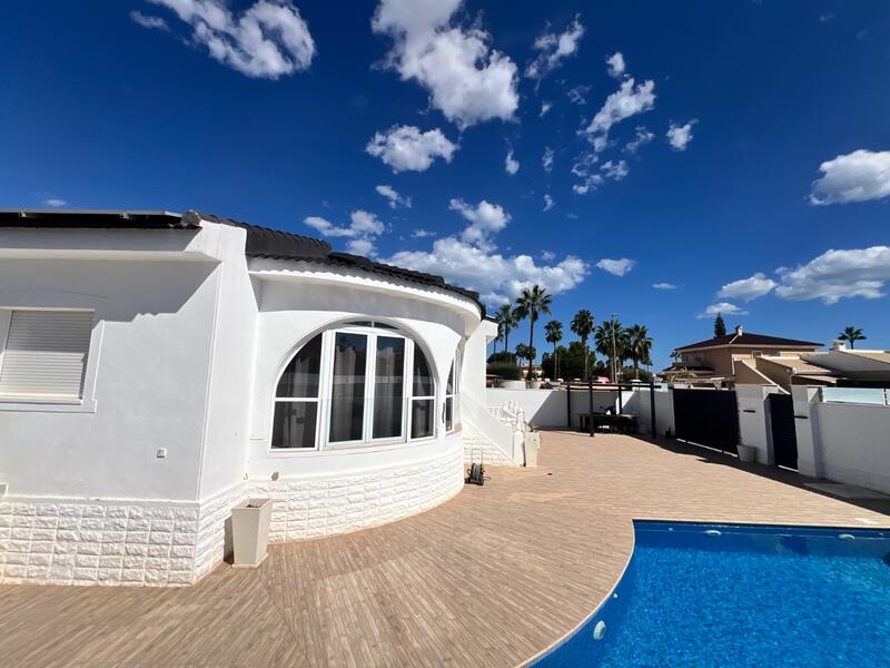 4 Cuarto Villa en venta