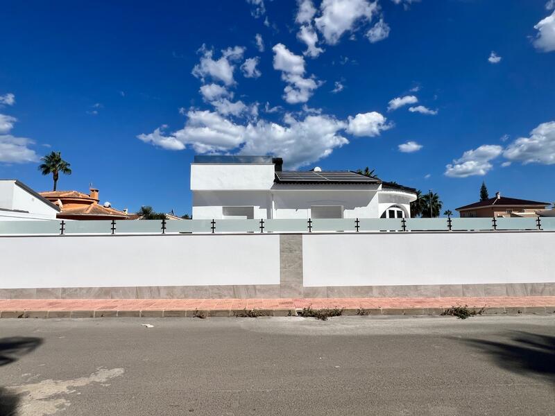 4 Cuarto Villa en venta