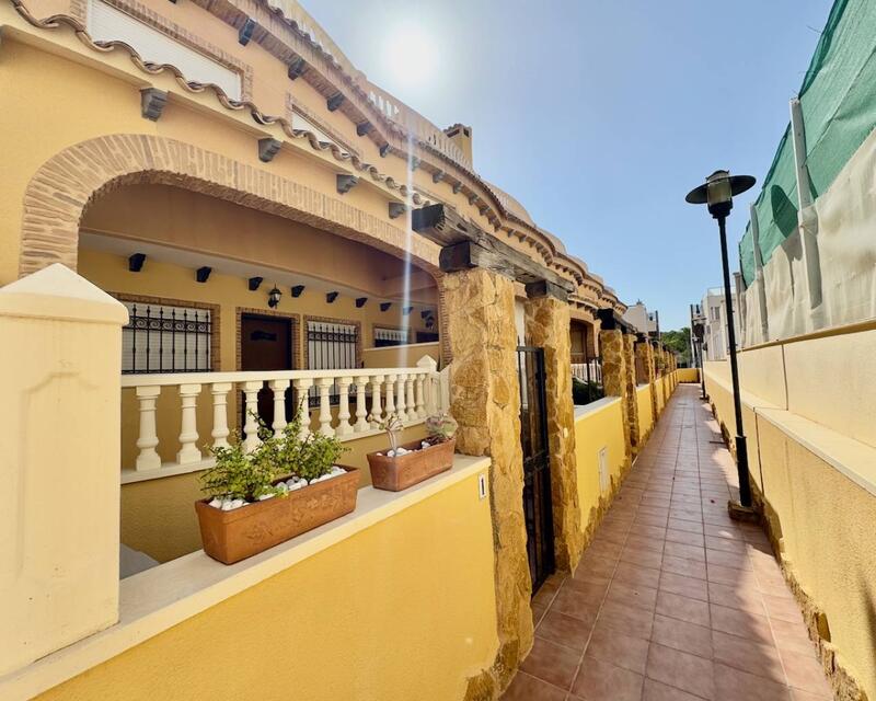Byhus til salg i Guardamar del Segura, Alicante