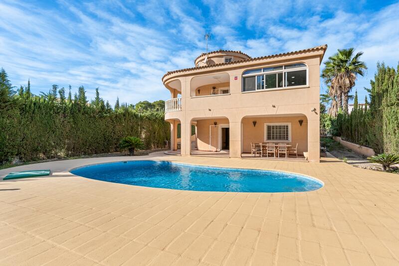 4 slaapkamer Villa Te koop