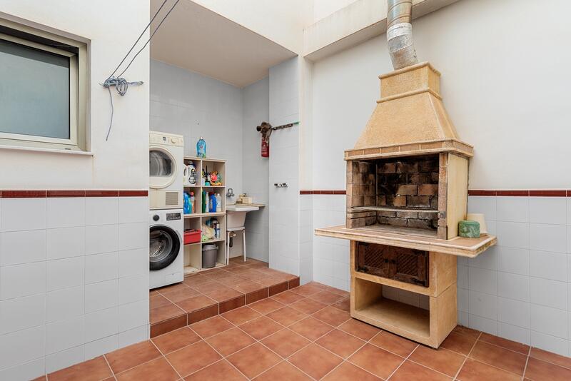 4 slaapkamer Gezinswoning Te koop