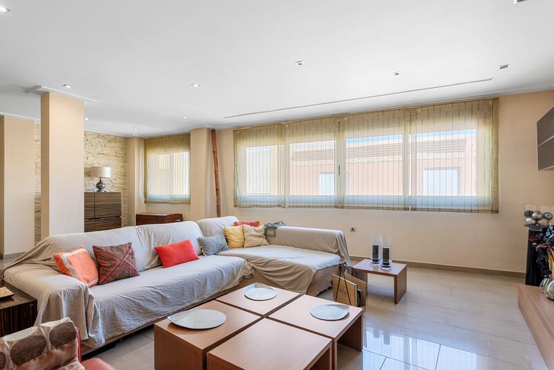 4 slaapkamer Gezinswoning Te koop