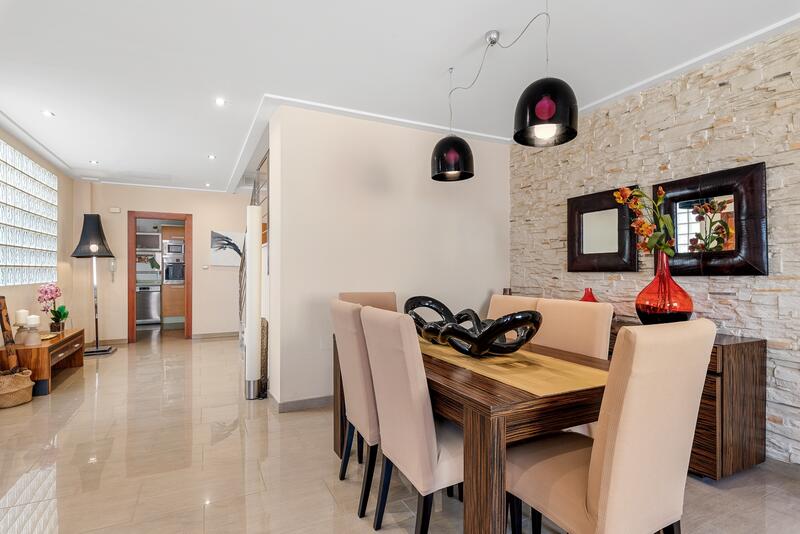 4 slaapkamer Gezinswoning Te koop