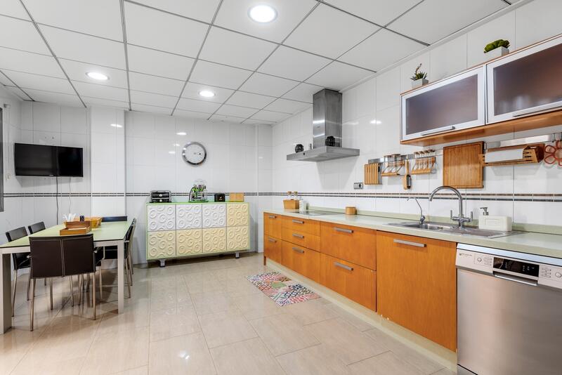 4 slaapkamer Gezinswoning Te koop