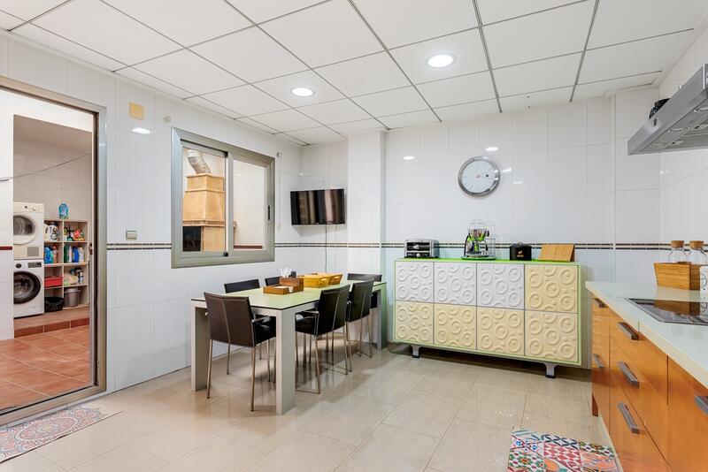 4 slaapkamer Gezinswoning Te koop