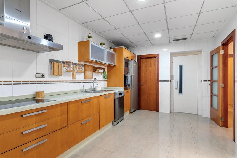 4 slaapkamer Gezinswoning Te koop