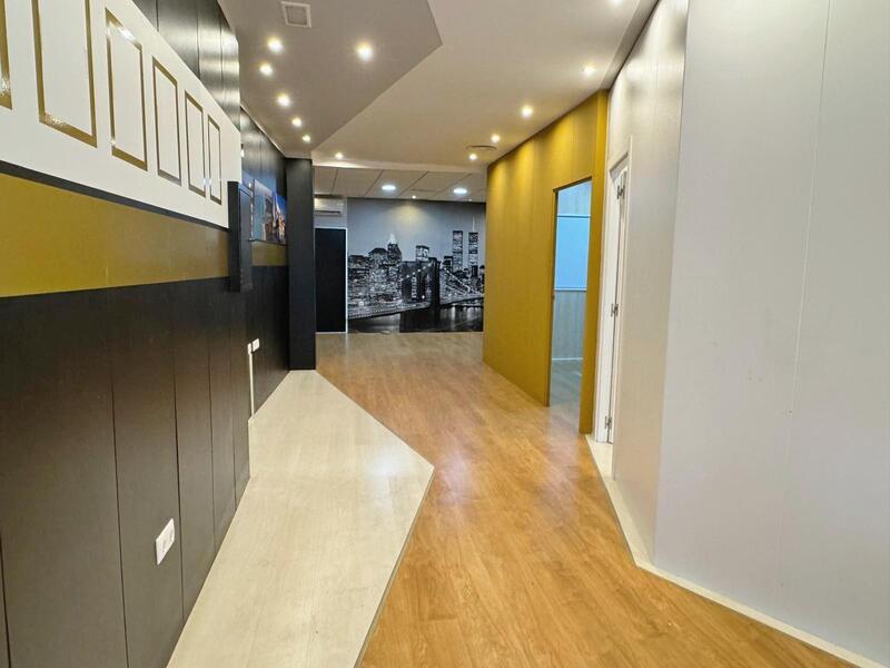 1 chambre Local Commercial à vendre