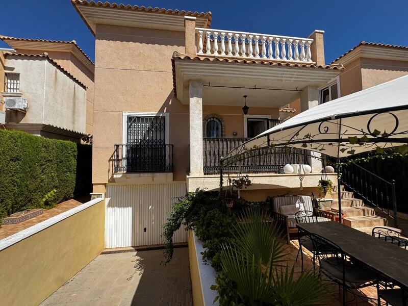 Villa til salgs i Orihuela Costa, Alicante