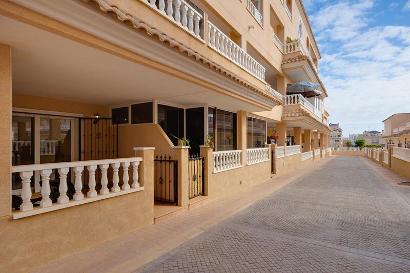 Stadthaus zu verkaufen in Orihuela Costa, Alicante
