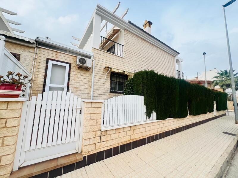 4 спальная комната вилла продается