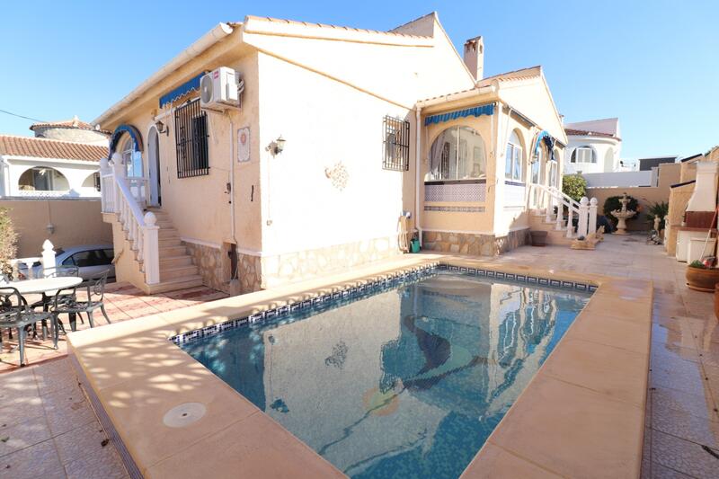 Villa for sale in Benijófar, Alicante