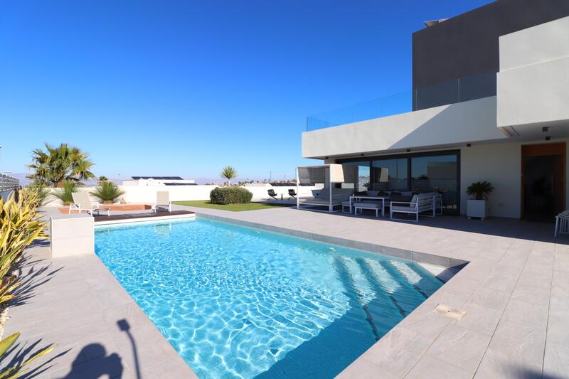 3 Cuarto Villa en venta