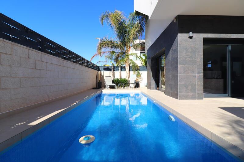 3 Cuarto Villa en venta