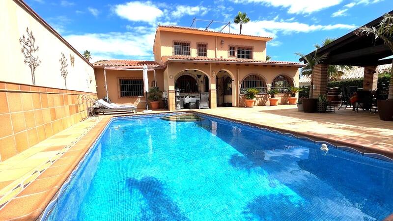 Villa til salgs i La Nucia, Alicante