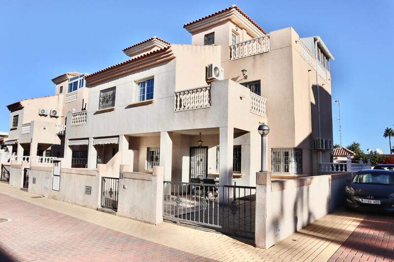 Townhouse for sale in Torrevieja, Alicante