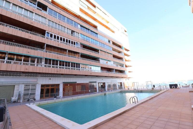 Коммерческая недвижимость продается в Torrevieja, Alicante