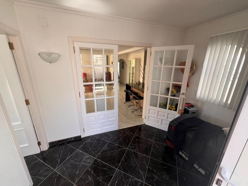 4 slaapkamer Villa Te koop