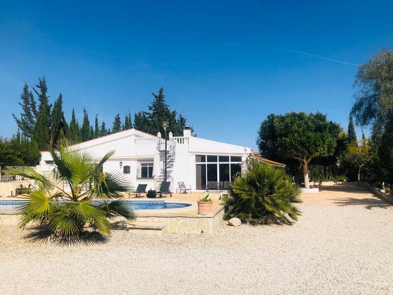 Landsted til salg i Crevillente, Alicante