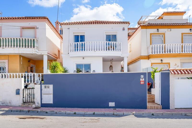 2 Cuarto Villa en venta