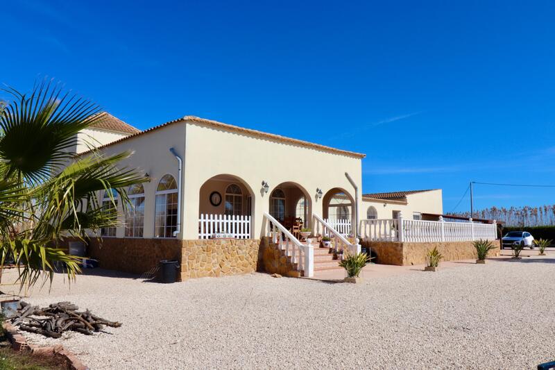 5 bedroom Country House for sale