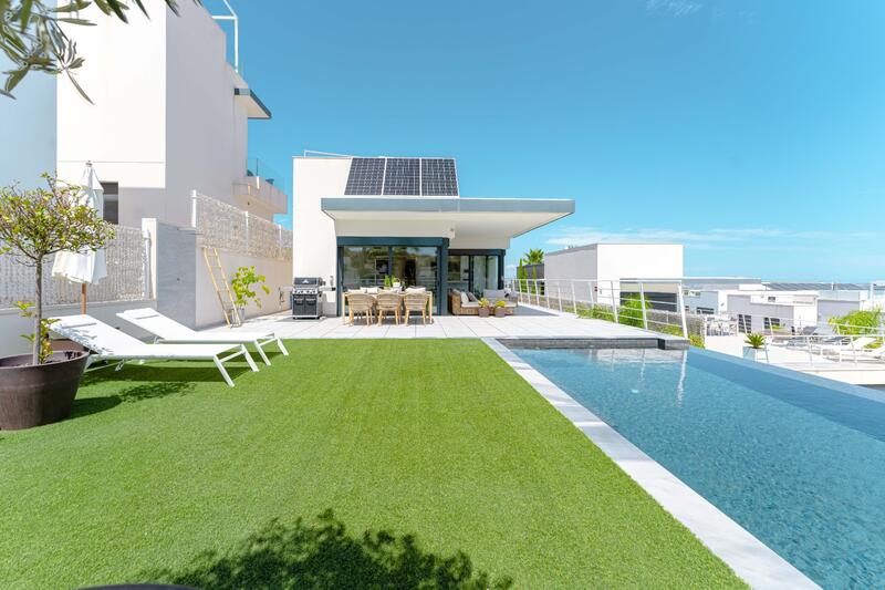Villa for sale in San Miguel de Salinas, Alicante