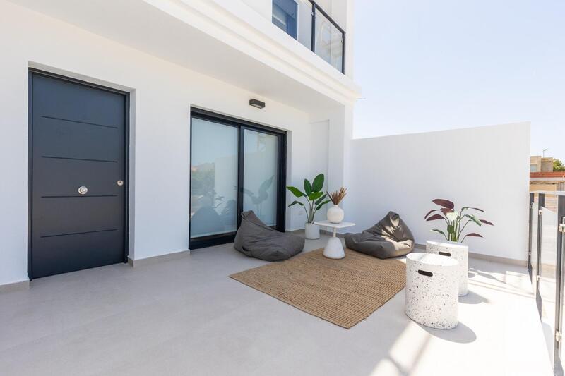4 bedroom Townhouse for sale