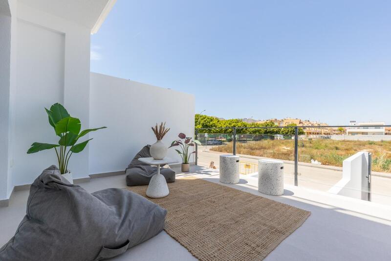 4 bedroom Townhouse for sale