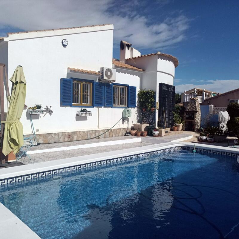 Villa en venta en Orihuela, Alicante