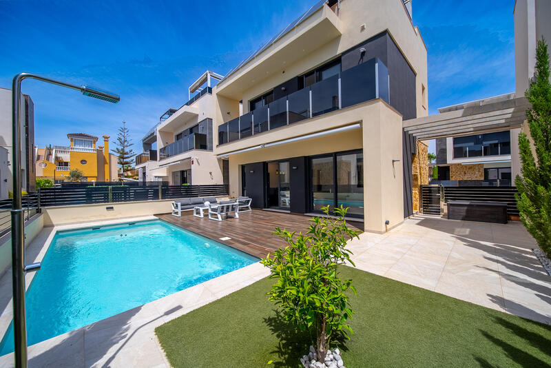 Villa til salg i Orihuela Costa, Alicante