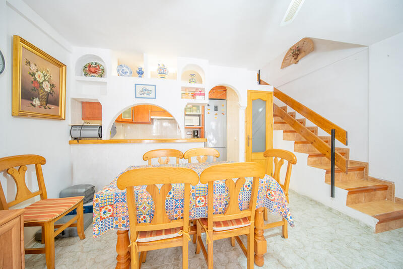 4 slaapkamer Gezinswoning Te koop