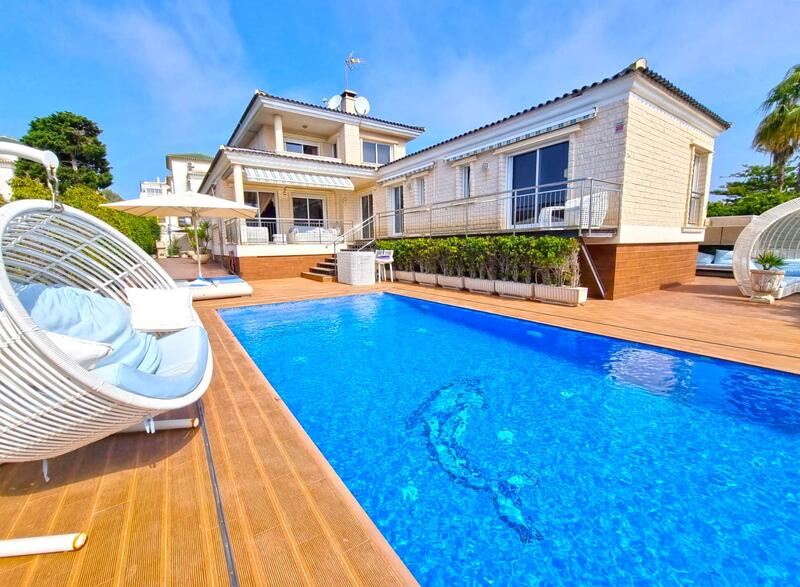 Villa for sale in Torrevieja, Alicante