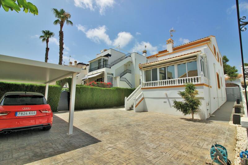 Villa til salgs i Villamartin, Alicante