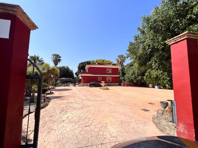 4 bedroom Country House for sale