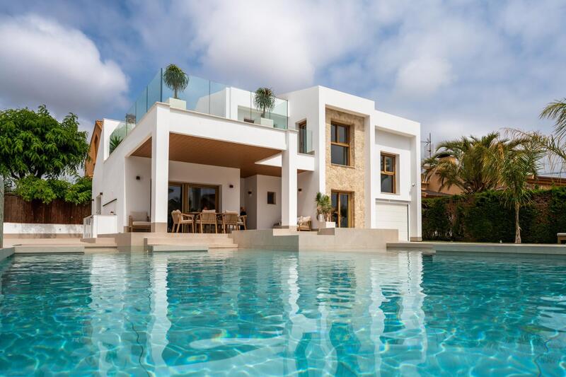 Villa til salgs i Orihuela Costa, Alicante