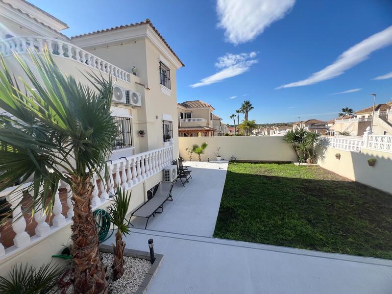 Villa til salgs i Algorfa, Alicante