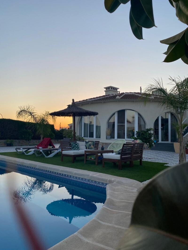 4 Cuarto Villa en venta