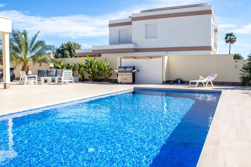 Villa til salgs i Torrevieja, Alicante