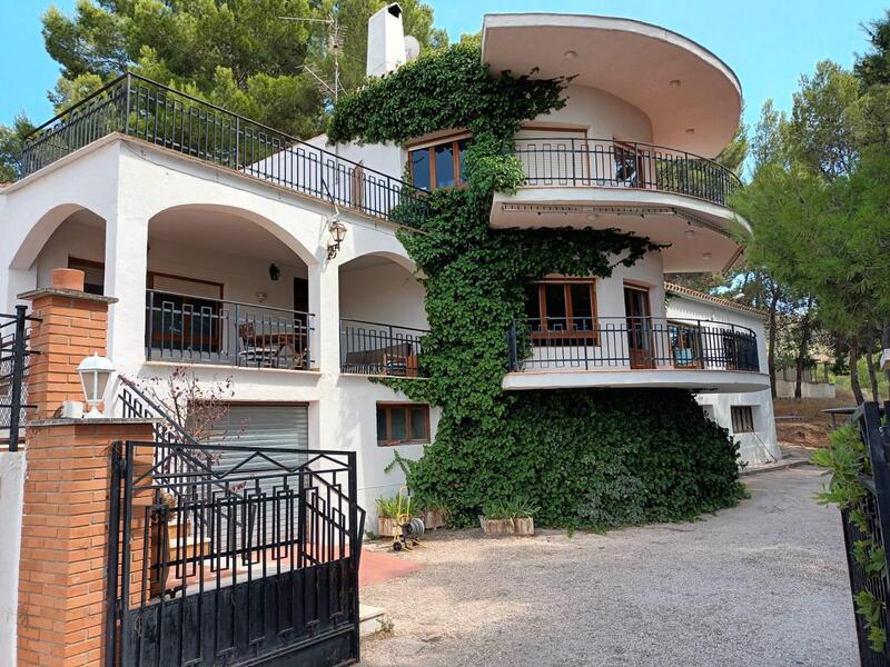 Villa Te koop in Ibi, Alicante