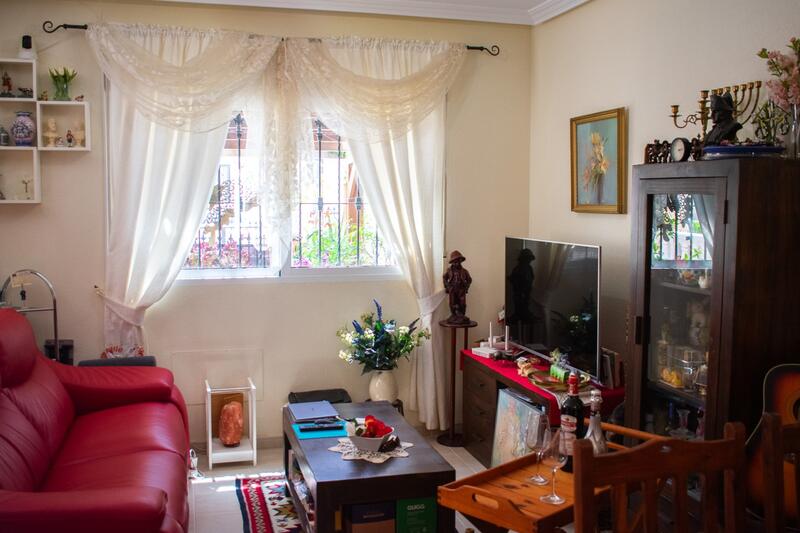 2 slaapkamer Gezinswoning Te koop